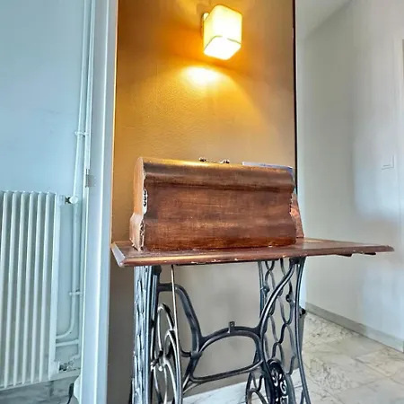 Charming In Free Parking Apartment