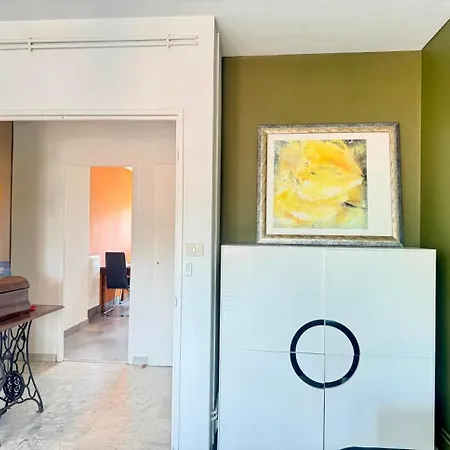 Charming In Free Parking Apartment