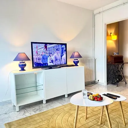 Charming In Free Parking Apartment