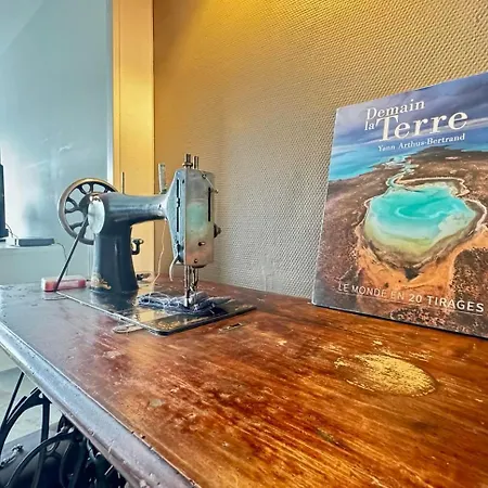 Charming In Free Parking アルビ